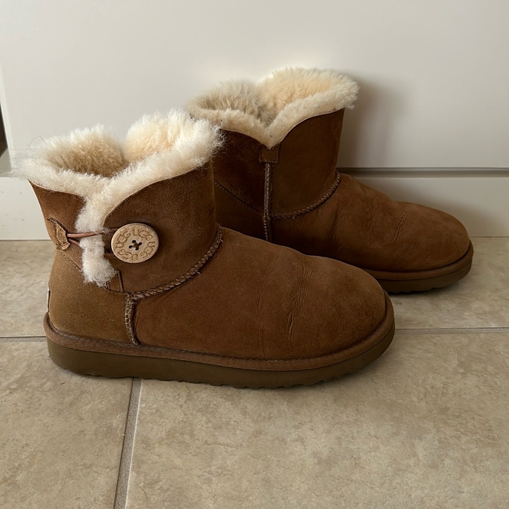 Ugg Bailey mini 1-button boots chestnut W7